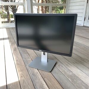 DELL Ultra HD 4k Monitor P2415Qb 24" LED-Lit Monitor (Local Pick-up Only)